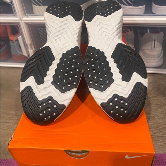 Nike Odyssey React Flyknit Size 11 - Never Worn - Picture 2 of 2